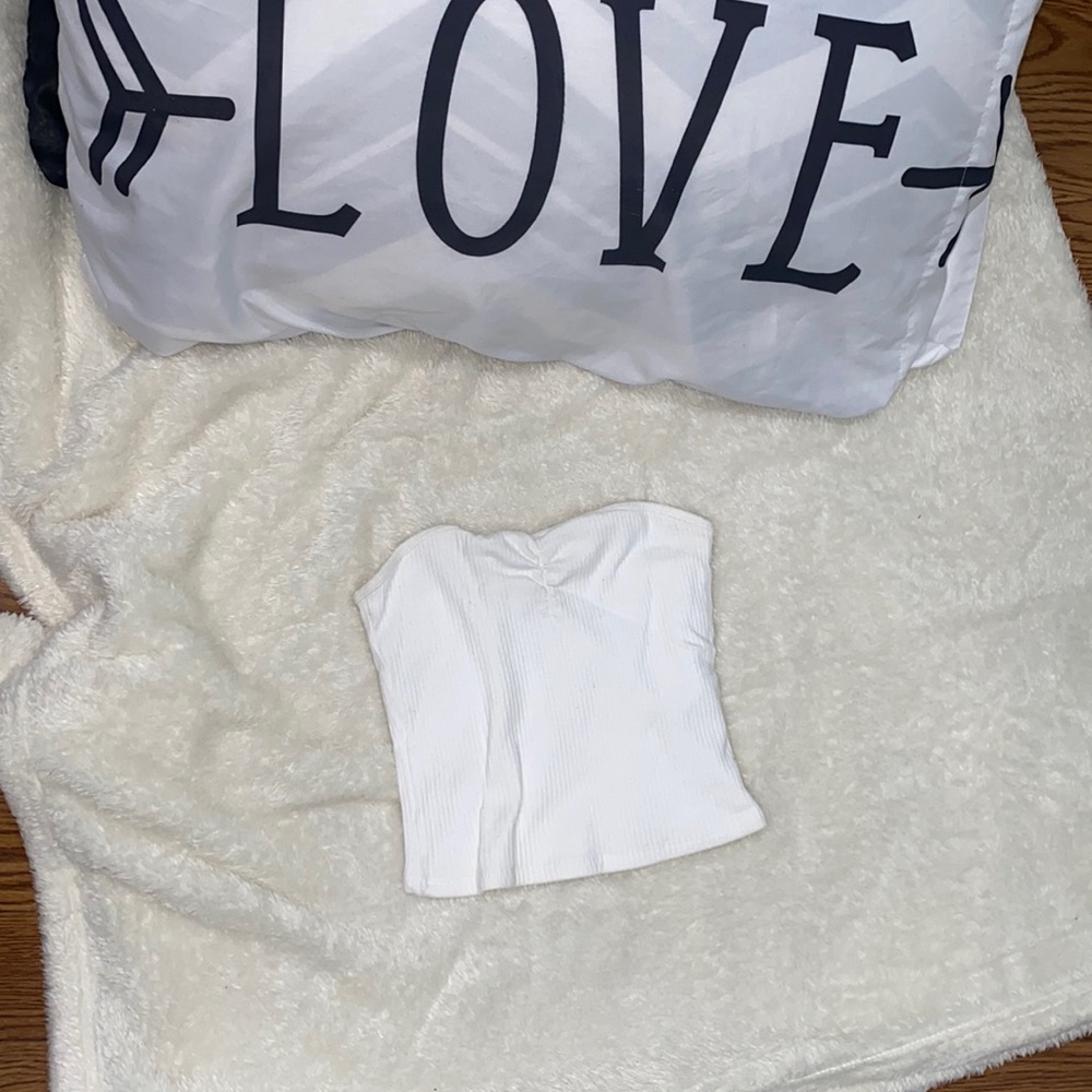 White crop top size XS never used!